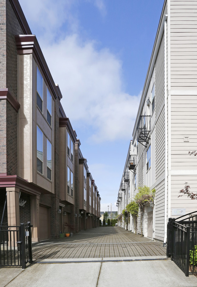 Sumner Brownstones in Portland, OR - Foto de edificio - Building Photo