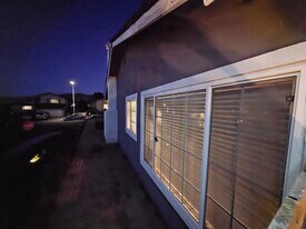 205 Glenview Cir, Unit 262B in Vallejo, CA - Building Photo