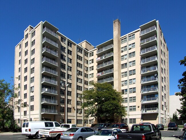 Monroe Gardens in Hoboken, NJ - Building Photo - Building Photo