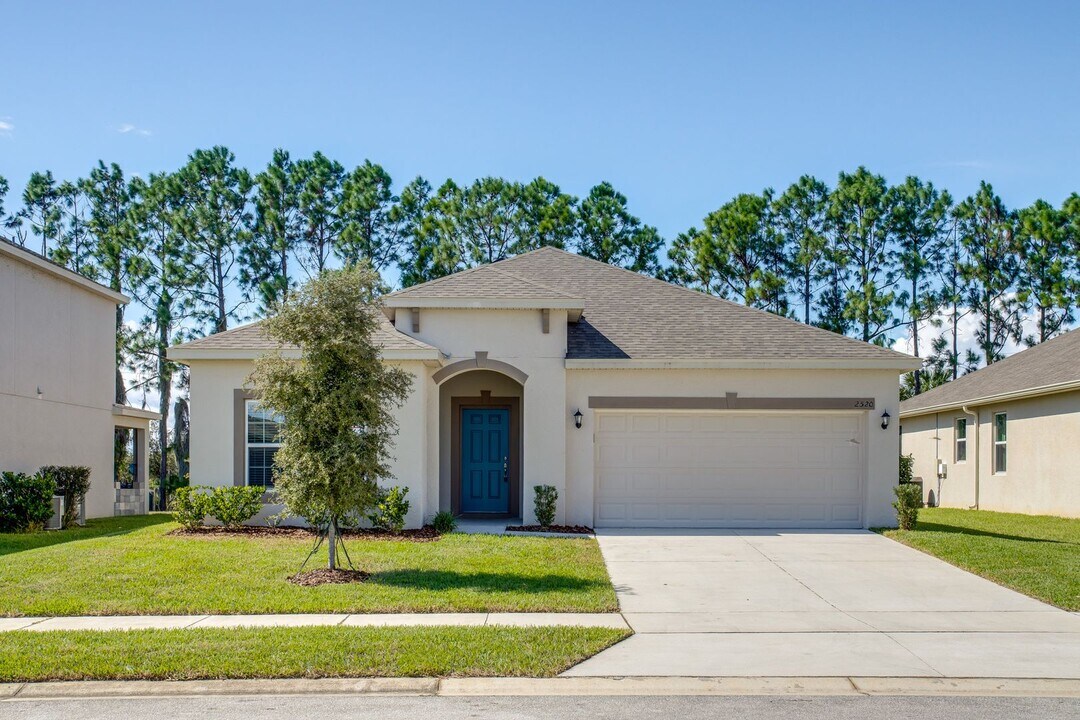 2520 Plumadore Dr in Grand Island, FL - Building Photo