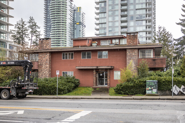 4930 Bennett St in Burnaby, BC - Building Photo - Primary Photo