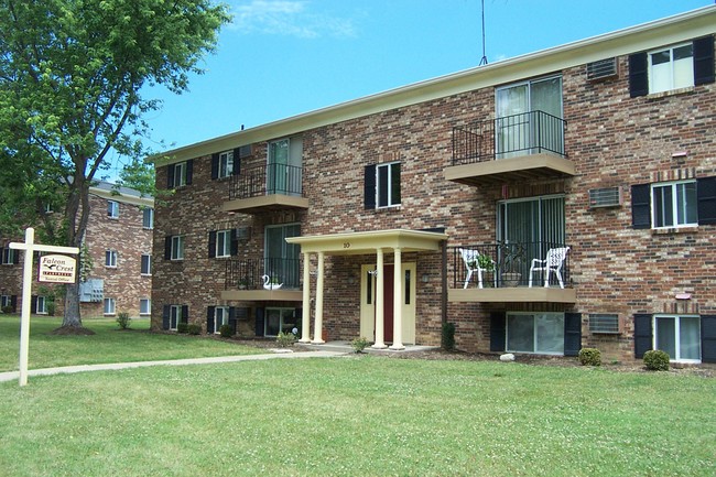 Falcon Crest Apartments in Milford, OH - Building Photo - Building Photo