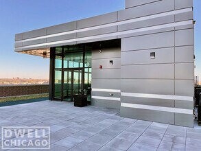 3801 N Broadway St, Unit 1 in Chicago, IL - Foto de edificio - Building Photo