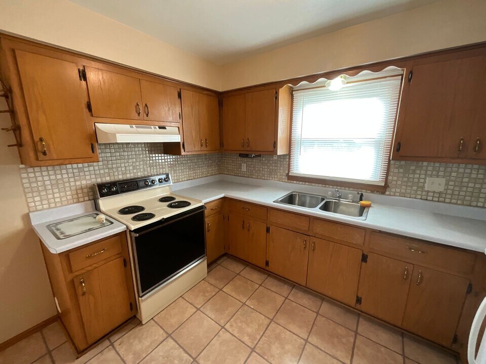 3850 S 75th St in Milwaukee, WI - Building Photo