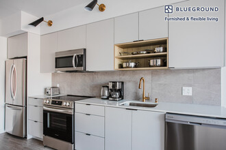 11600 Santa Monica Blvd, Unit FL2-ID1201 in Los Angeles, CA - Building Photo - Building Photo