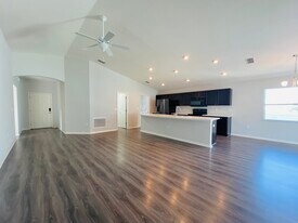 900 Kingfisher Dr in Haines City, FL - Building Photo