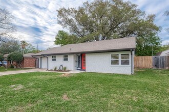 6148 Carew St in Houston, TX - Foto de edificio - Building Photo
