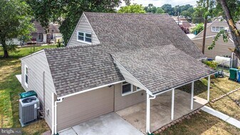 12 Indigo Rd in Levittown, PA - Building Photo