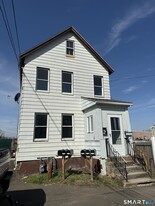 420 Short Beach Rd in East Haven, CT - Building Photo