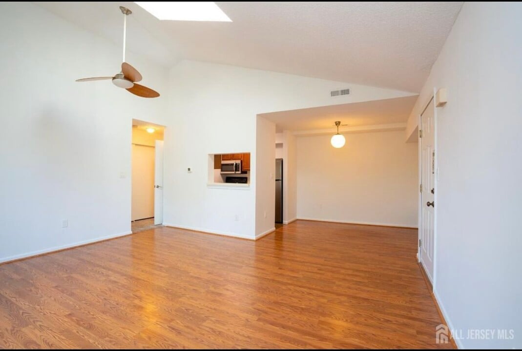 403 Ravens Crest Dr, Unit Plainsboro in Plainsboro, NJ - Building Photo