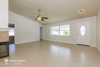 335 Medina Ct in Kissimmee, FL - Foto de edificio - Building Photo