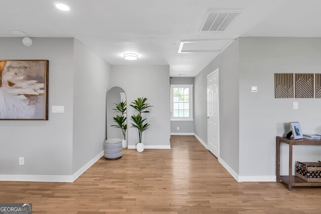 3910 Clairmont Rd in Chamblee, GA - Building Photo - Building Photo