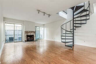 3321 Oak Grove Ave in Dallas, TX - Building Photo - Building Photo