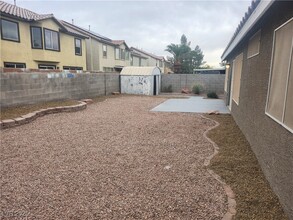 216 Breezy Shore Ave in North Las Vegas, NV - Building Photo - Building Photo