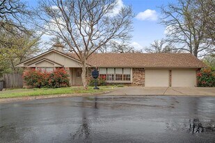 3200 Hickory Ct in Bedford, TX - Building Photo