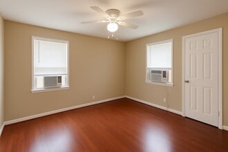610 N Vionett Ln in Texas City, TX - Building Photo - Building Photo
