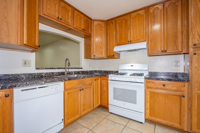 The Townhouse Apartments in Fairfield, CA - Building Photo - Interior Photo