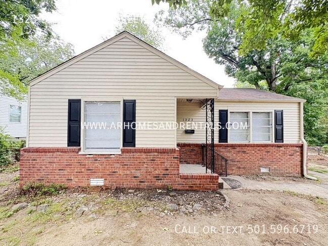 property at 1323 S Harrison St