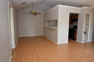 2114 Cedar Bend Dr in Austin, TX - Building Photo - Building Photo