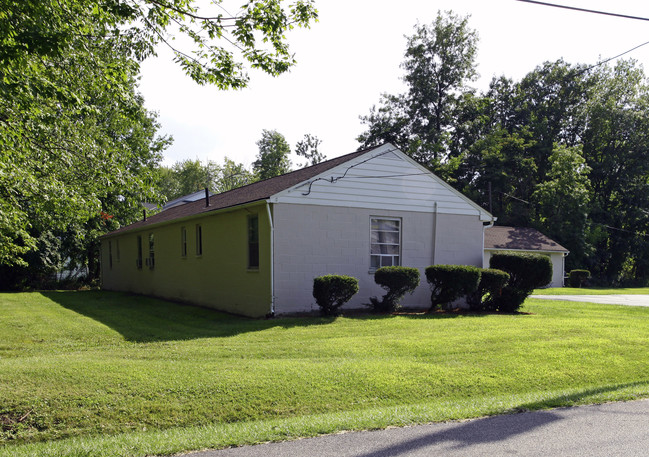 5685 Andrews Rd in Mentor On The Lake, OH - Building Photo - Building Photo