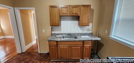 105 Draper St, Unit 2 in Boston, MA - Foto de edificio - Building Photo