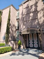 4200 Laurel Canyon Blvd, Unit 102 in Studio City, CA - Building Photo