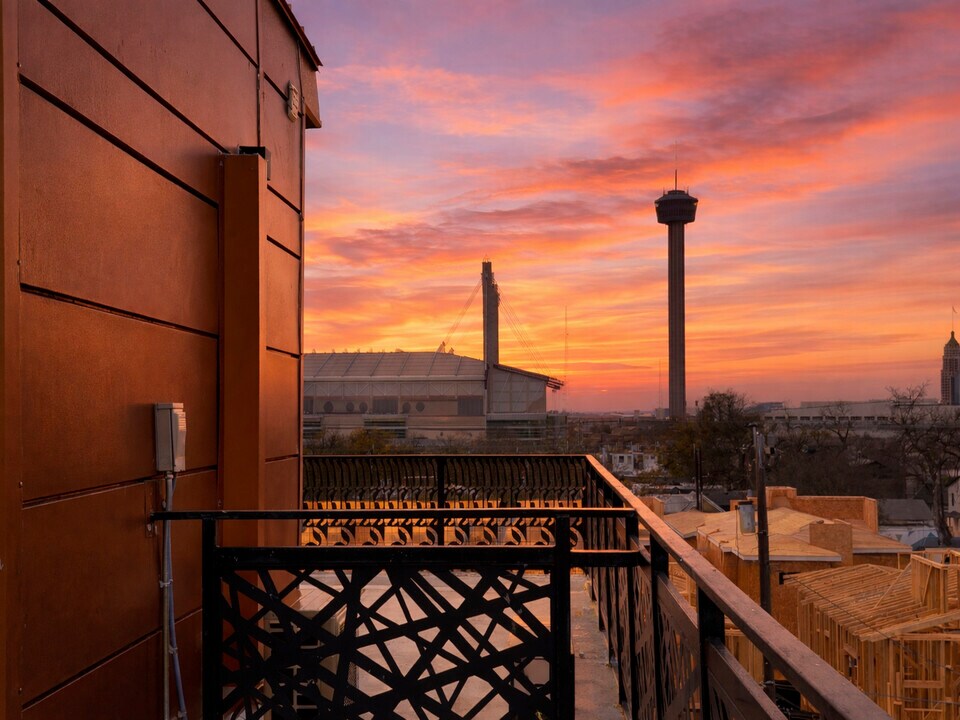222 S Olive St in San Antonio, TX - Foto de edificio