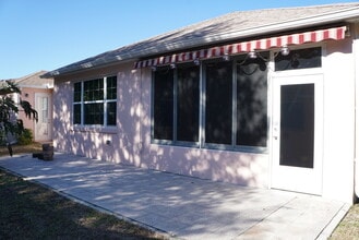 2295 Weathered Wood Dr in Leesburg, FL - Foto de edificio - Building Photo