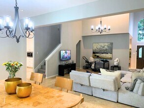 5739 Henniker Dr in Houston, TX - Building Photo - Building Photo