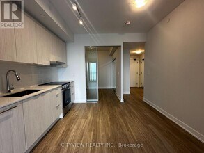 430-4430 Square One Dr in Mississauga, ON - Building Photo - Building Photo