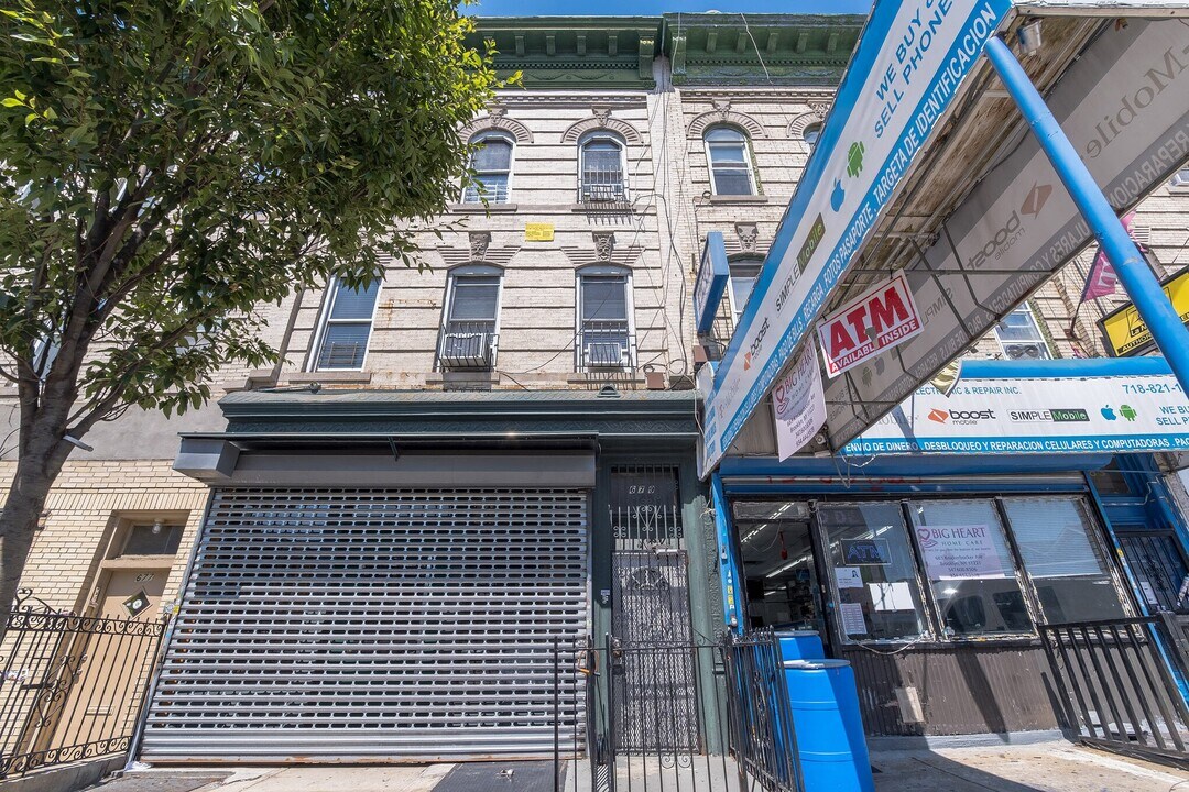 679 Knickerbocker Ave in Brooklyn, NY - Building Photo