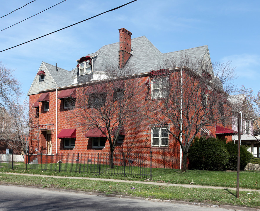 2205 Parkwood Ave in Toledo, OH - Building Photo