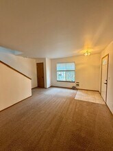 1290 NW Knoxville Blvd in Bend, OR - Building Photo - Building Photo