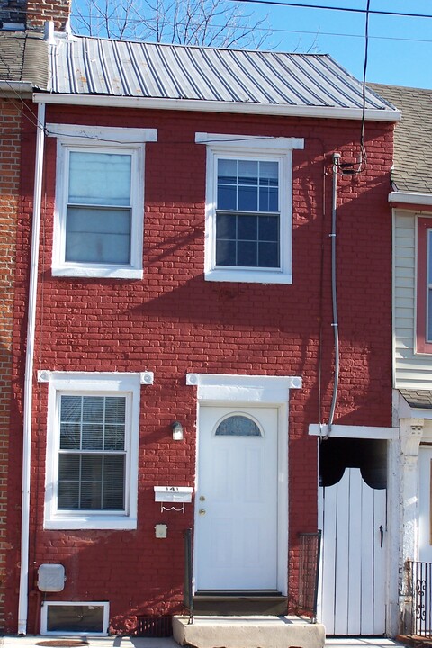 141 N Bedford St in Carlisle, PA - Building Photo