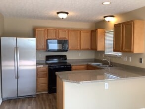 492 Candleglow Rd in Blacklick, OH - Building Photo - Building Photo