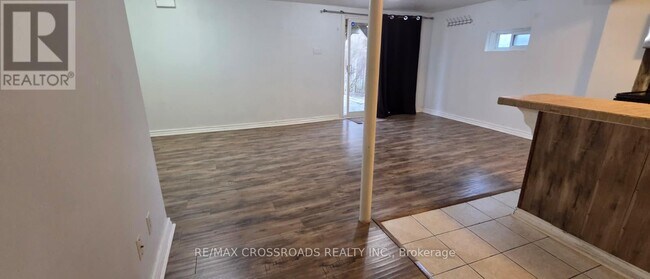 21 Fernbank Pl in Whitby, ON - Building Photo - Building Photo