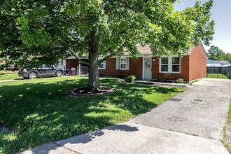 9625 Scarborough Ave in Louisville, KY - Building Photo - Building Photo