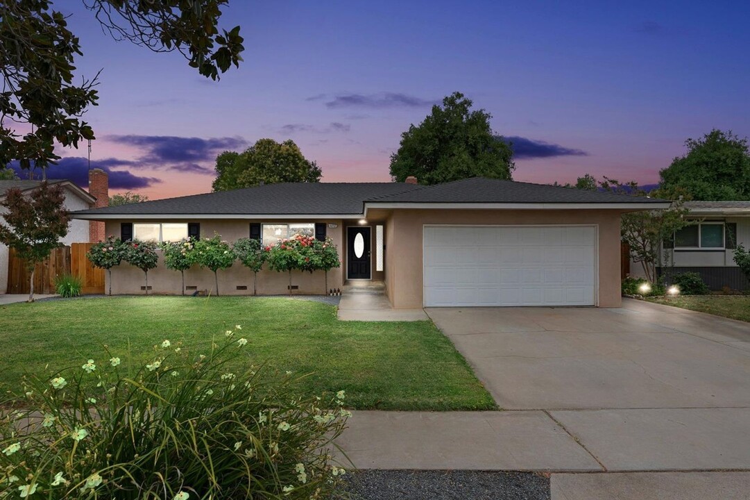 5272 N Fisher St in Fresno, CA - Building Photo