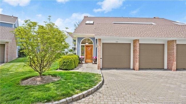 162 Regents Pk in Westport, CT - Building Photo - Building Photo