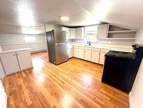 6 Canal St in Sutton, MA - Building Photo - Building Photo