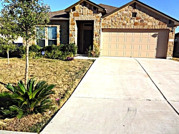 property at 135 Voyager Cv
