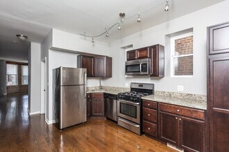 2348 W Moffat St, Unit 1F in Chicago, IL - Building Photo - Building Photo
