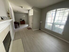 6746 NW 37th Ter in Gainesville, FL - Foto de edificio - Building Photo