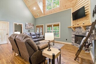 3045 Jones Creek Ln in Sevierville, TN - Building Photo - Building Photo