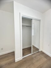 1327 E Kingsley Ave in Pomona, CA - Foto de edificio - Building Photo