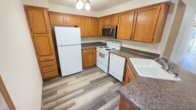 2471 Hackney Ct SE in Salem, OR - Building Photo - Building Photo