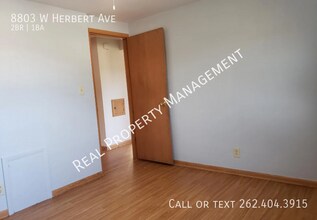 8803 W Herbert Ave in Milwaukee, WI - Building Photo - Building Photo