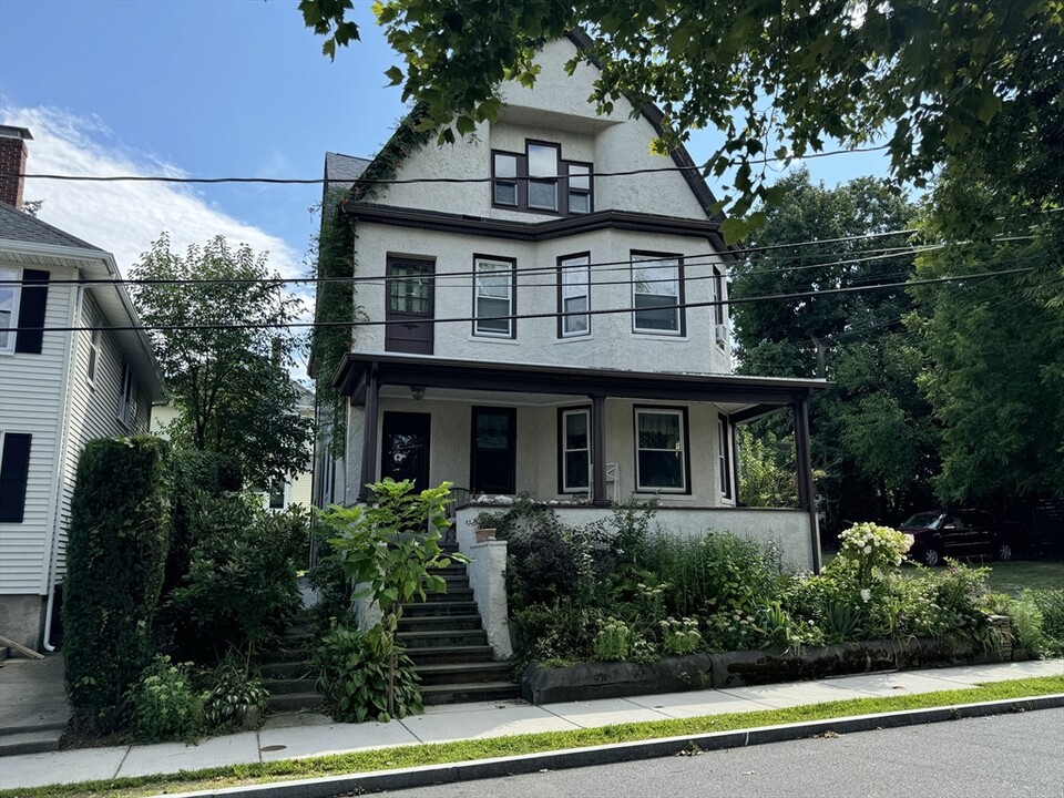 16 Frank St, Unit #1 in Watertown, MA - Foto de edificio