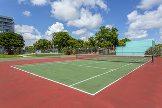 Park Towers in Miami, FL - Building Photo - Building Photo