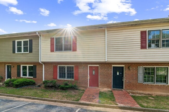 property at 2140 Kings Gate Cir SW